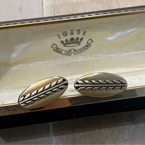 SWANK VINTAGE Seal is Fashion Men Gold Cuff Links